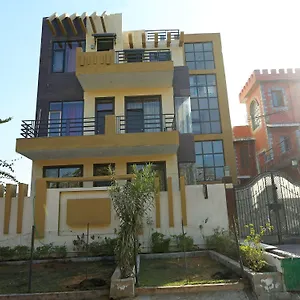 Oyo 9488 Istay Serenity 2*, Gurgaon India